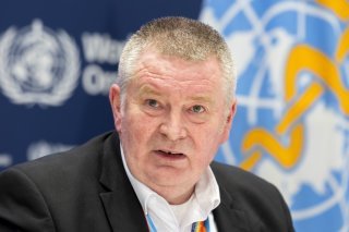 Le directeur adjoint de l'Organisation mondiale de la santé (OMS) Michael Ryan a reçu un vibrant hommage des Etats membres (archives). KEYSTONE/EPA/SALVATORE DI NOLFI